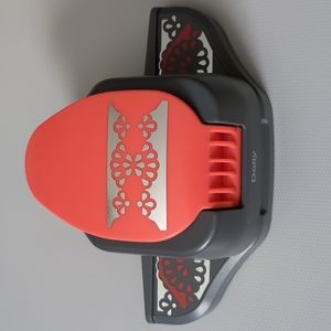 We R Memory Keepers 2 Edge Punch Doily